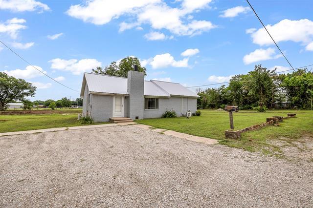 841 N Burleson St in De Leon, TX - Building Photo - Building Photo