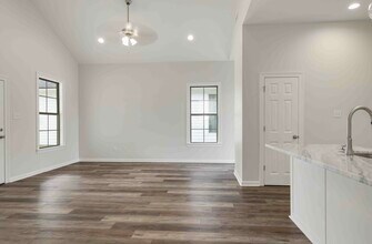 105 Santa Marta Dr in Youngsville, LA - Building Photo - Building Photo