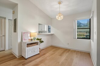 8329 Derbyshire Pl in Jacksonville, FL - Building Photo - Building Photo