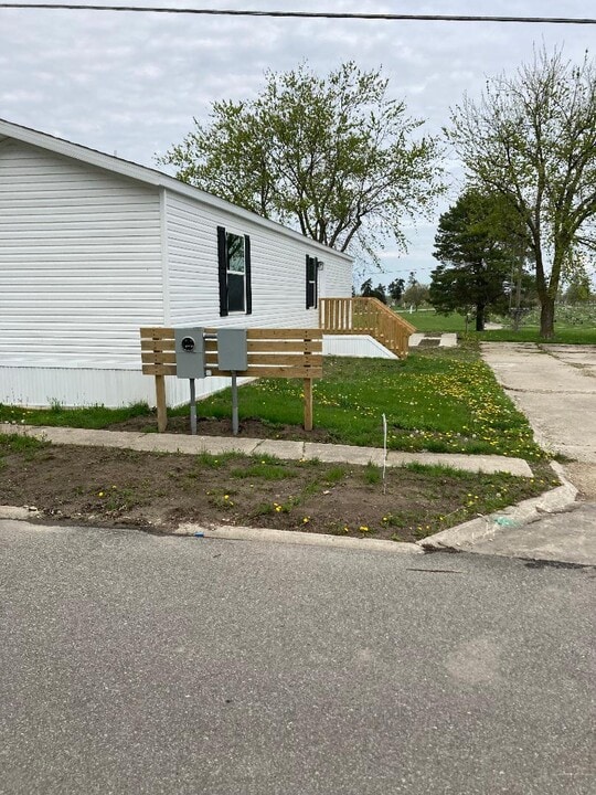 200 Gregory Ln in Bloomfield, IA - Building Photo