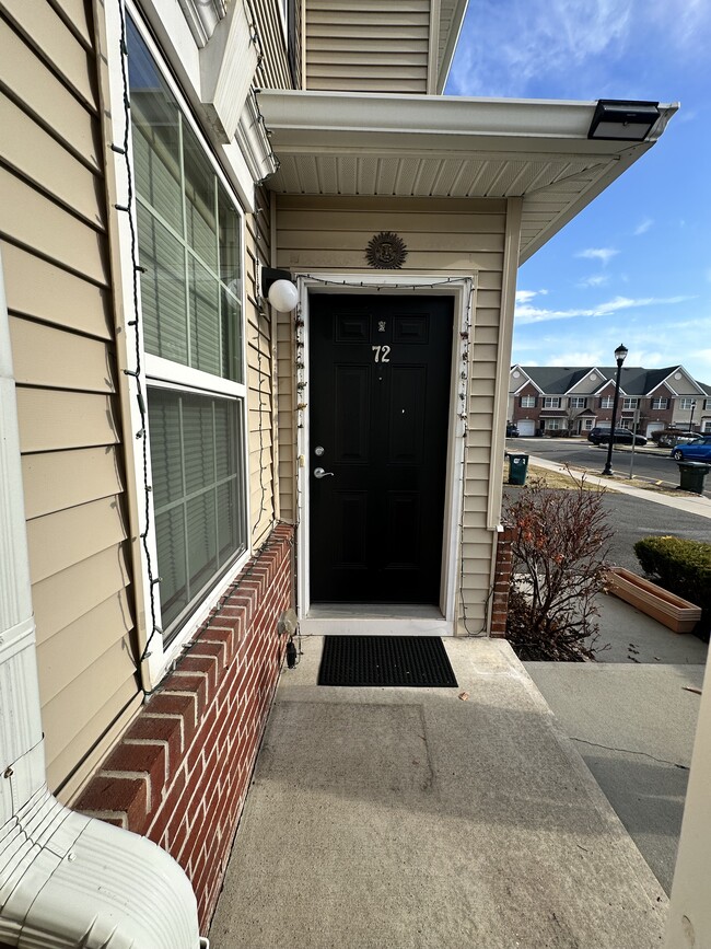 72 Andrews Way in Piscataway, NJ - Building Photo - Building Photo