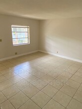 220 SW 8th St in Fort Lauderdale, FL - Building Photo - Building Photo