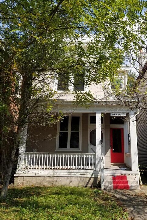 1718 Scott St in Covington, KY - Building Photo