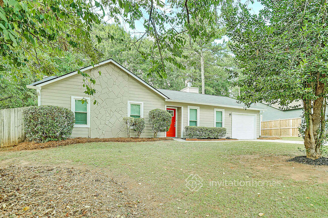 860 Fox Valley Dr in Stone Mountain, GA - Foto de edificio - Building Photo