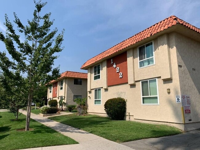 property at 1422 Bank St