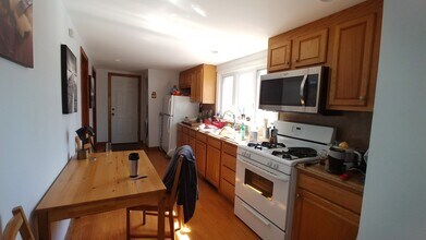 108 Cross St, Unit 1 in Somerville, MA - Building Photo - Building Photo