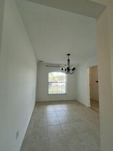 4082 SW Cheribon St in Port St. Lucie, FL - Foto de edificio - Building Photo