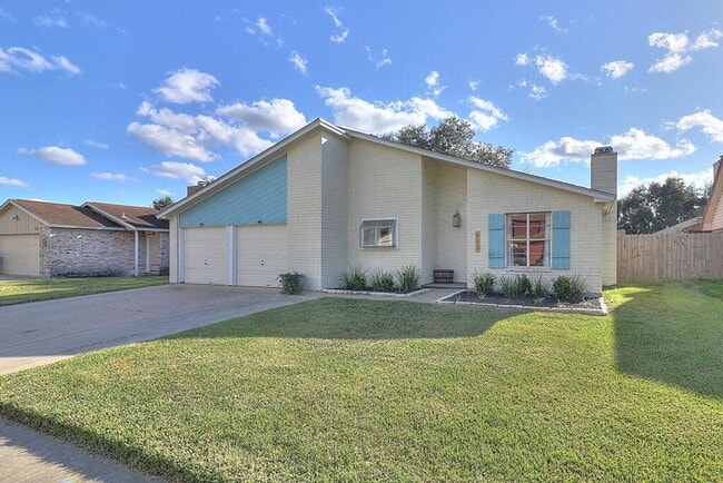 913 St Timothy St in Corpus Christi, TX - Building Photo - Building Photo