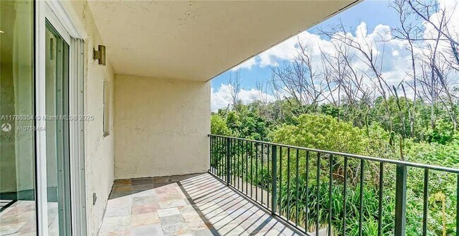 16508 NE 26th Ave in North Miami Beach, FL - Building Photo - Building Photo