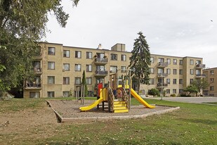 Swansea Village Co-Op in Toronto, ON - Building Photo