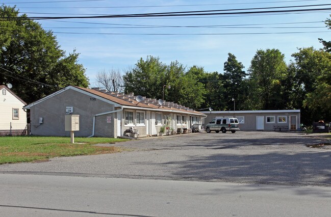 6749 Middlebelt Rd in Romulus, MI - Foto de edificio - Building Photo