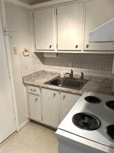 1821 NE 62nd St, Unit 327 in Fort Lauderdale, FL - Foto de edificio - Building Photo
