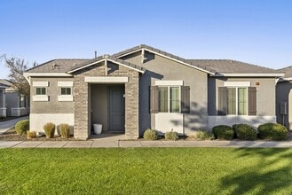 The Farmhouse on Estrella in Goodyear, AZ - Foto de edificio - Building Photo