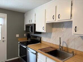 1799 Higby Dr, Unit B in Stow, OH - Building Photo - Building Photo