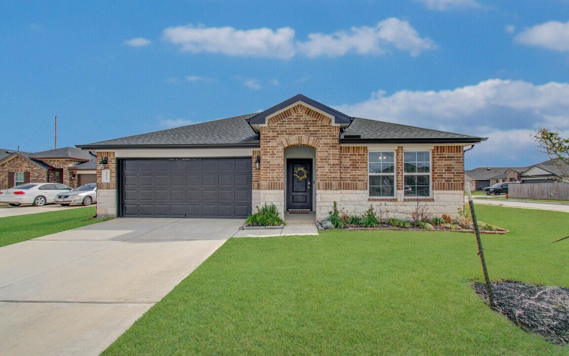 8611 Shumard Oak Dr in Rosharon, TX - Building Photo