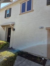 1105 Strawberry Ln in Suisun City, CA - Building Photo - Building Photo