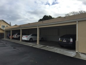 Valientoi Manor in Hayward, CA - Foto de edificio - Building Photo