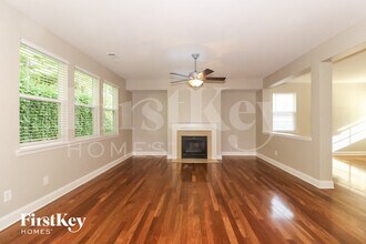 422 Howell Crossing in Canton, GA - Foto de edificio - Building Photo