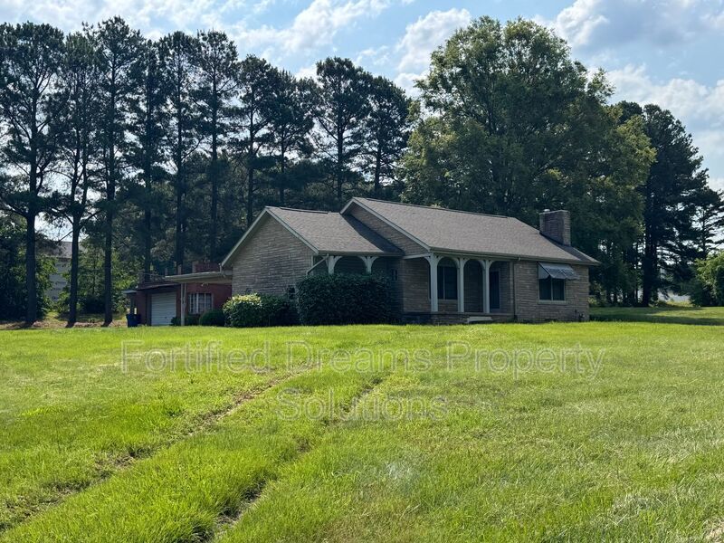 633 S Greensboro St in Liberty, NC - Building Photo