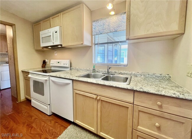 573 Cape Florida Ln in Naples, FL - Building Photo - Building Photo