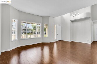 9438 Tuscany Cir in Stockton, CA - Building Photo - Building Photo