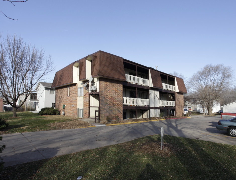 2222 Orchard St in Lincoln, NE - Building Photo