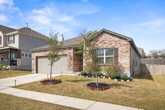 6911 Stout Wy in Converse, TX - Building Photo - Building Photo