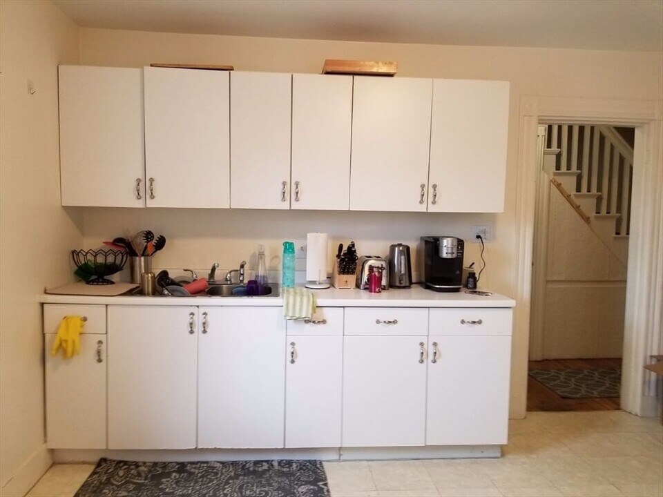 254-256 Elliot St in Newton, MA - Building Photo