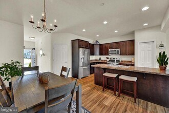 1728 Fairbank Ln in Mechanicsburg, PA - Building Photo - Building Photo