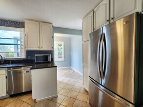 1435 Maple St in San Mateo, CA - Building Photo - Building Photo
