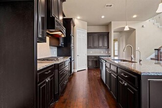 7144 Chelsea Dr in North Richland Hills, TX - Foto de edificio - Building Photo