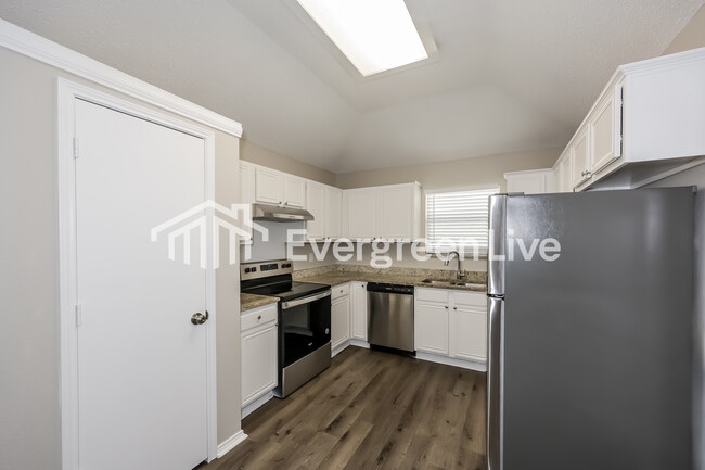 6804 Cedar Shadow Dr in Dallas, TX - Building Photo - Building Photo