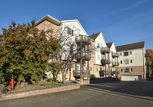 Eigth Street Manor in Fargo, ND - Building Photo - Building Photo