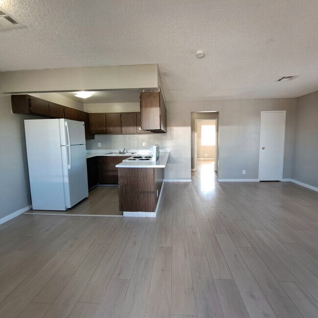 155 Westminster Way in Henderson, NV - Building Photo - Building Photo