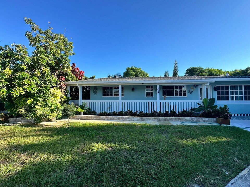 104 NE 16th Ave in Boynton Beach, FL - Building Photo