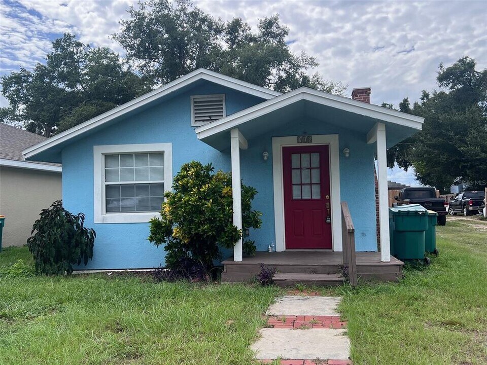 918 S Eustis St in Eustis, FL - Building Photo