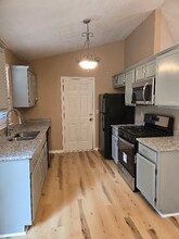 6090 Emerald Pointe Cir in College Park, GA - Building Photo - Building Photo