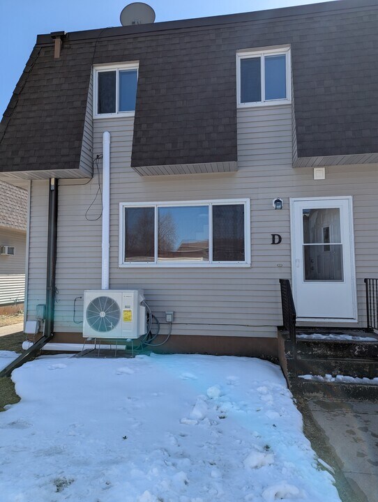 950 5th Ave W, Unit D in West Fargo, ND - Building Photo