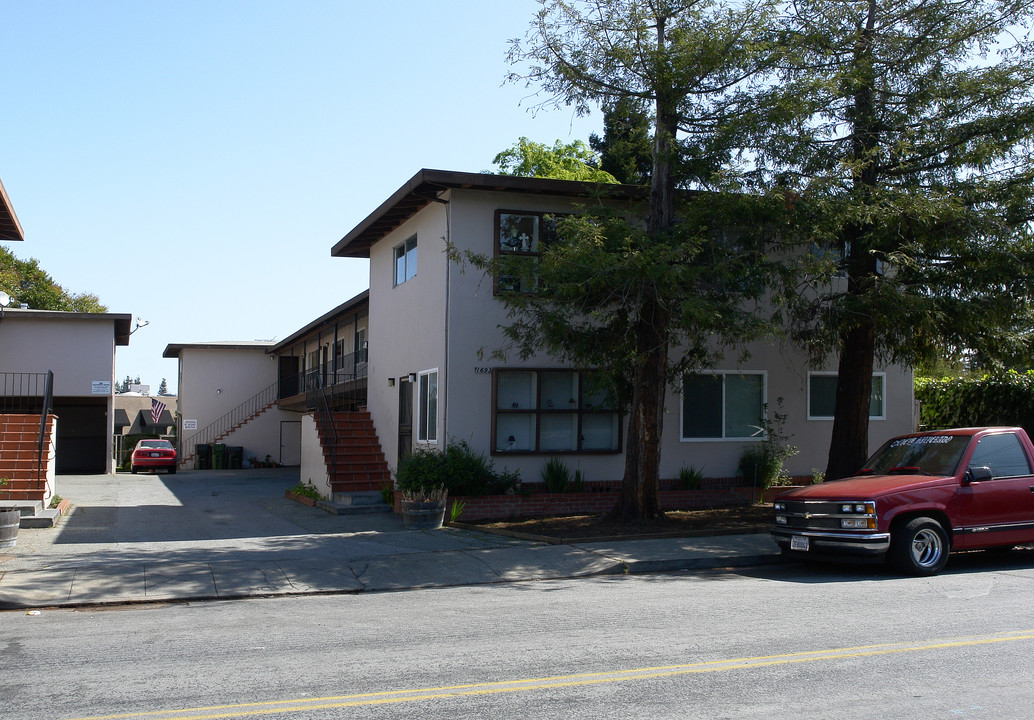 1693 Kentfield Ave in Redwood City, CA - Building Photo