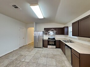6918 Shelbyville Ct in San Antonio, TX - Building Photo - Building Photo