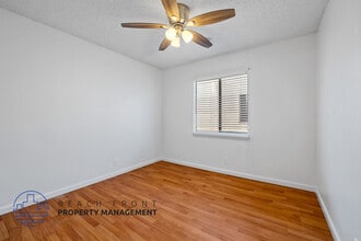 2763 San Marino St. in Los Angeles, CA - Foto de edificio - Building Photo