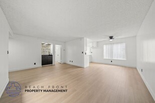 925 N. Inglewood Ave. in Inglewood, CA - Building Photo