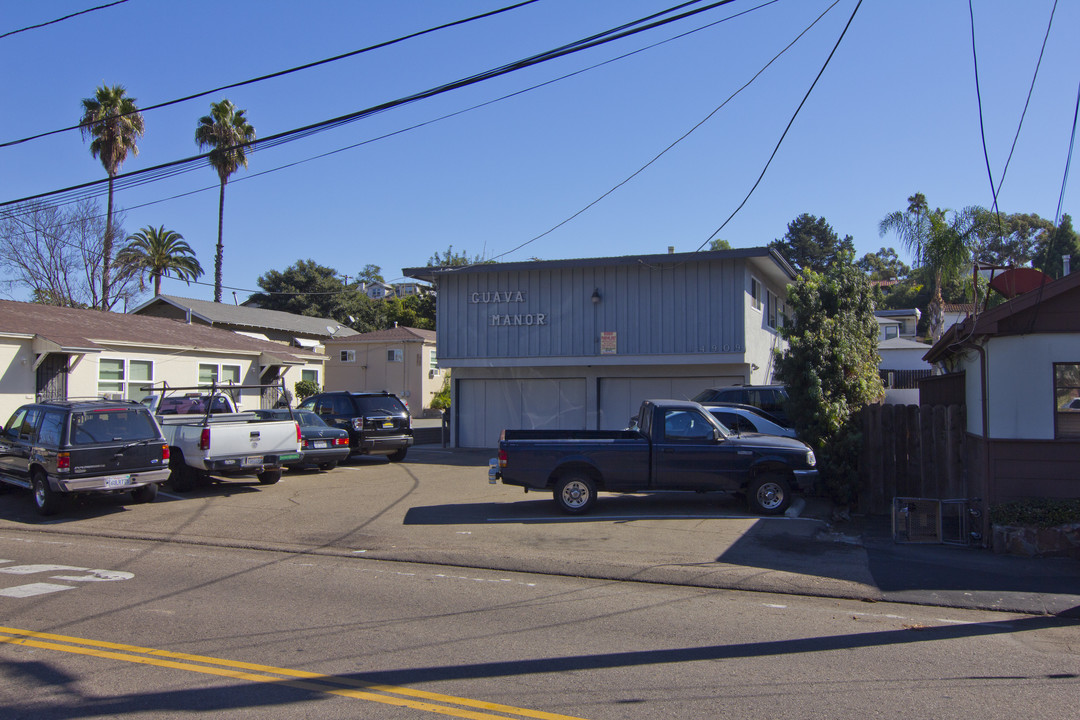 Guava Manor in La Mesa, CA - Building Photo