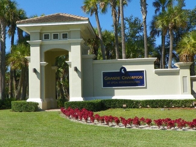 108 Phillip Scott Dr in Daytona Beach, FL - Building Photo - Building Photo