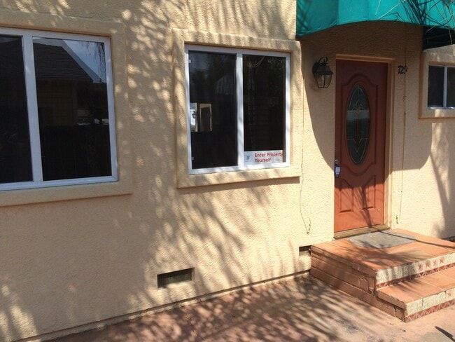 property at 727-731 W 9th Ave