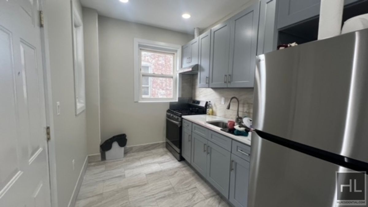 213 E 43rd St-Unit -1 in Brooklyn, NY - Building Photo