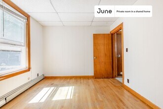 Private bedroom in 5 bed/1 bath Home in Boston, MA - Building Photo - Building Photo