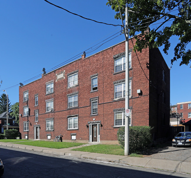 96-100 Connaught Ave S in Hamilton, ON - Building Photo - Building Photo