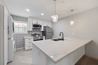 9015 Gaylord Dr in Houston, TX - Building Photo - Building Photo