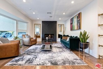 3350 Coy Dr in Los Angeles, CA - Building Photo - Building Photo